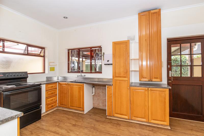 5 Bedroom Property for Sale in Bergvliet Western Cape